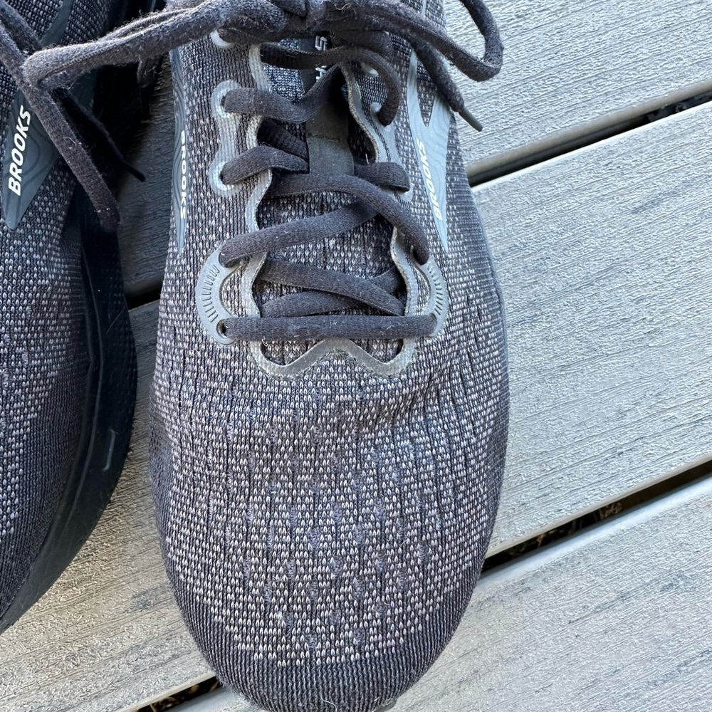 Brooks Ghost Max 1104064E020 Men's Black and Gray Sneakers Size 10 Extra Wide 4E